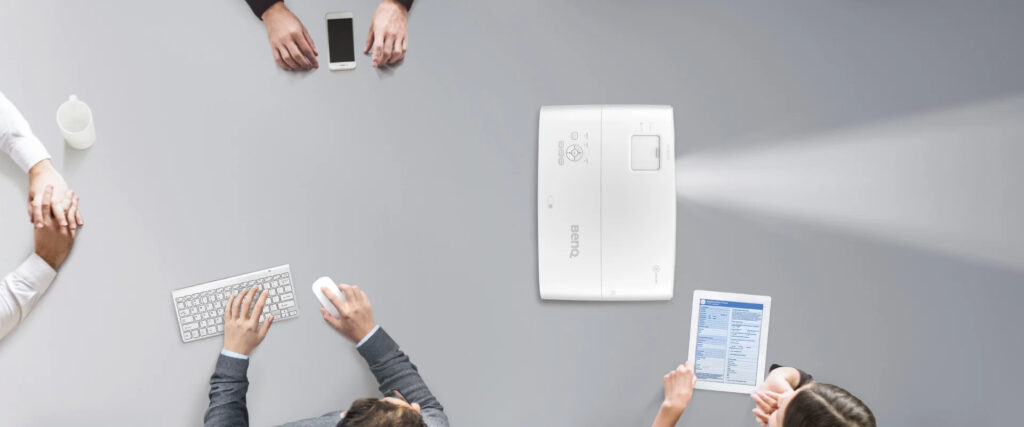 A BENQ BEJELENTETTE A VILÁG ELSŐ WINDOWS-ALAPÚ OKOSPROJEKTORÁT INTEL INSIDE FOR ENTERPRISE-SZAL