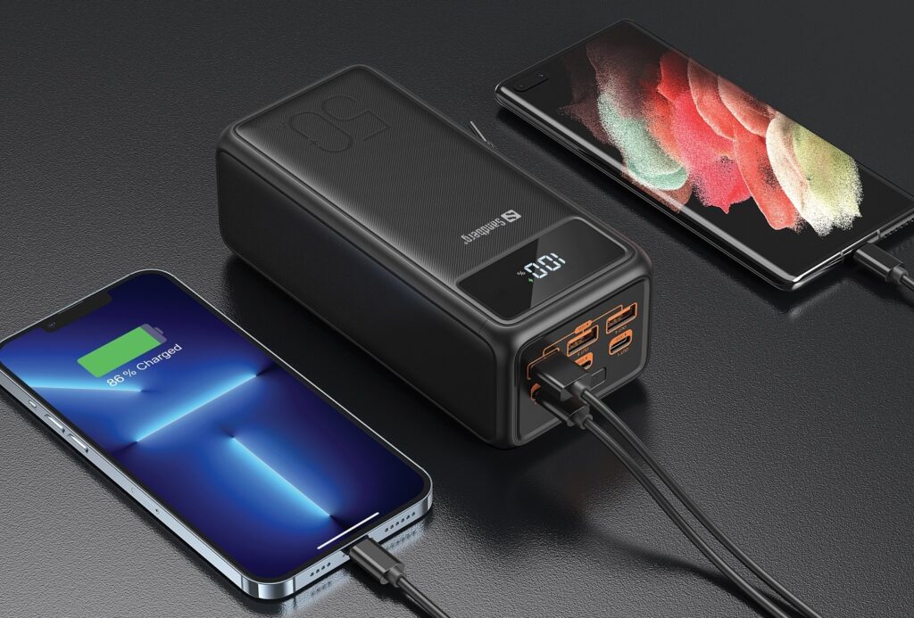 ÚJ NAGY TELJESÍTMÉNYŰ POWERBANK ÉS STREAMELÉSHEZ KÉSZÜLT RGB-MIKROFON A SANDBERG KÍNÁLATÁBAN
