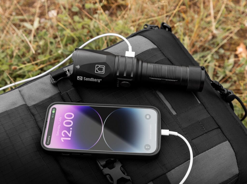 MEGÉRKEZETT A SURVIVOR TORCH POWERBANK 5000 – A SANDBERG LEGÚJABB 2 AZ 1-BEN ZSEBLÁMPÁJA ÉS POWERBANKJE